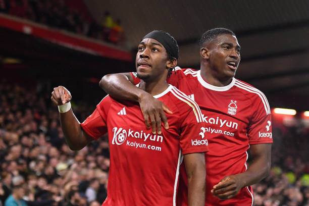 赛后志愿者 赛后志愿者