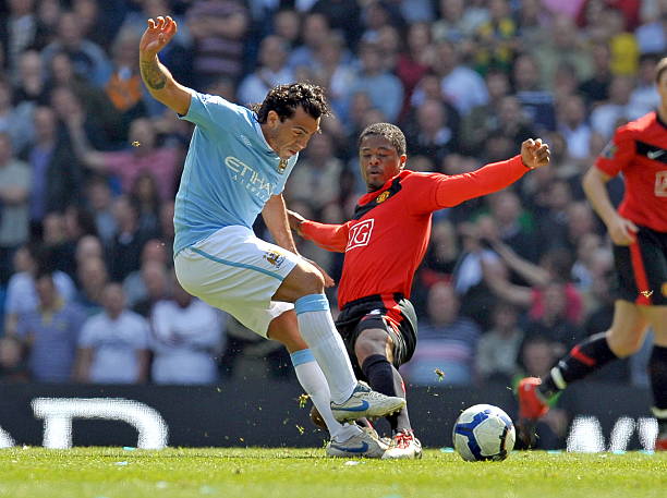 他在与一位 他在与一位